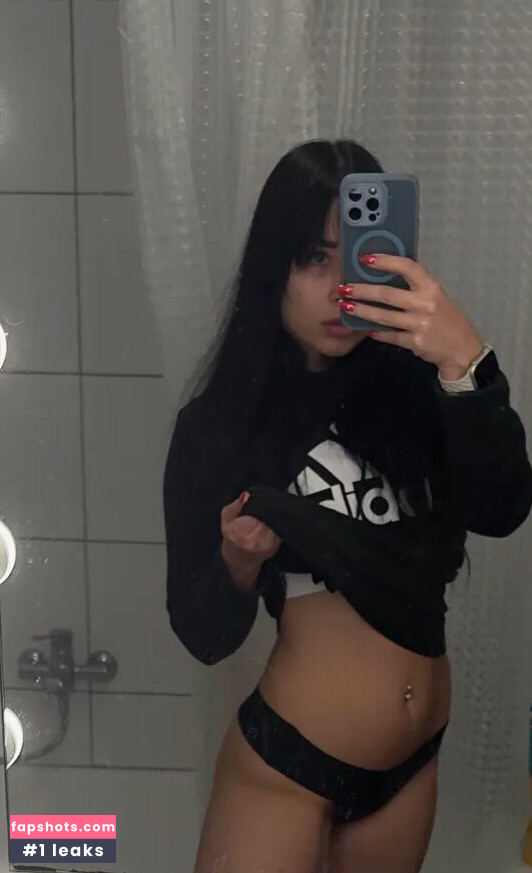 a.nyaaaxo nude babe gallery