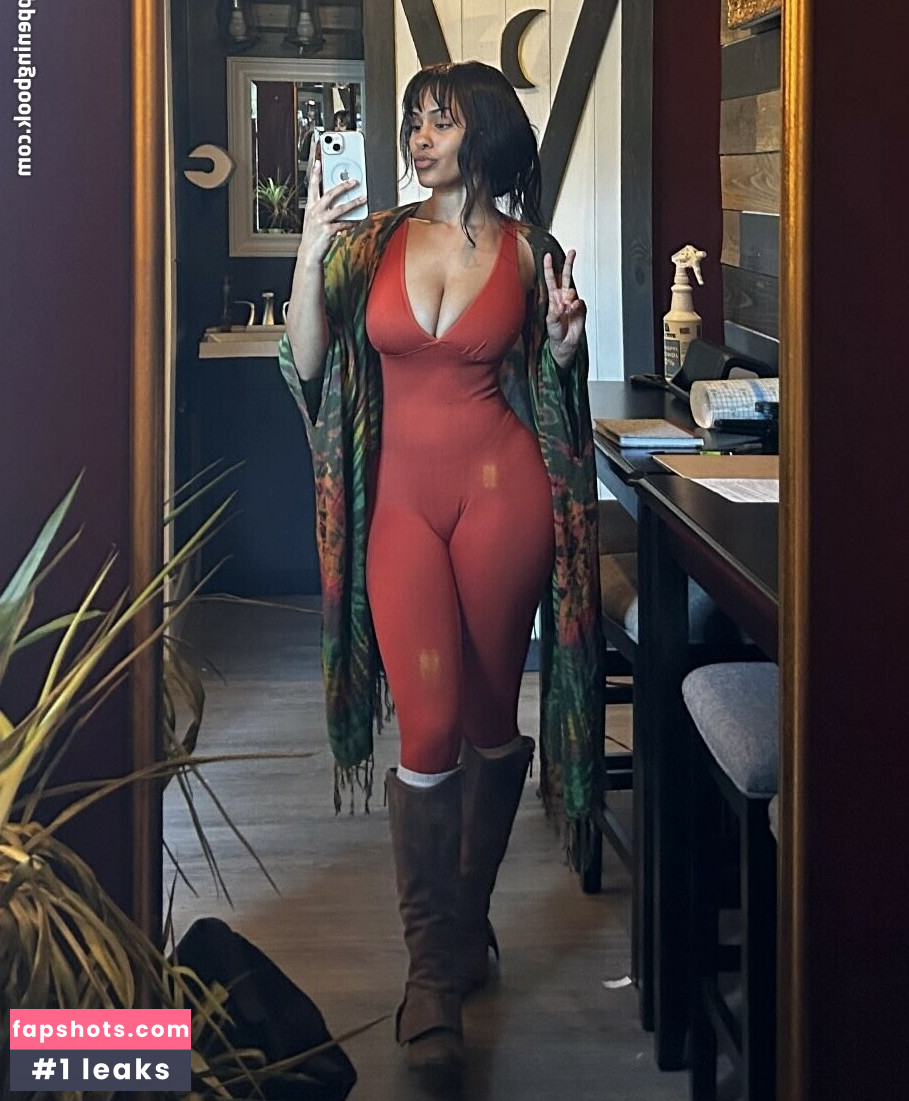 Aaliyeezy gallery photo #3