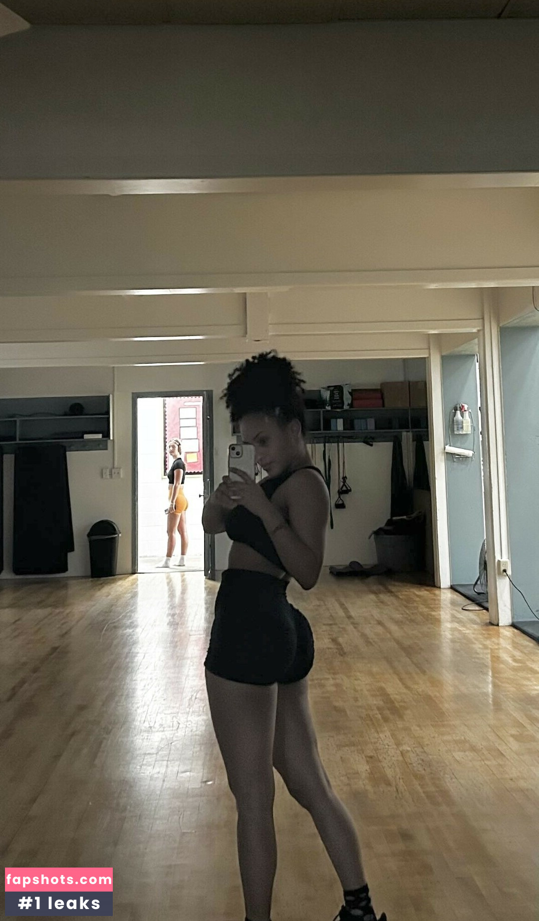 Aaliyeezy gallery photo #32