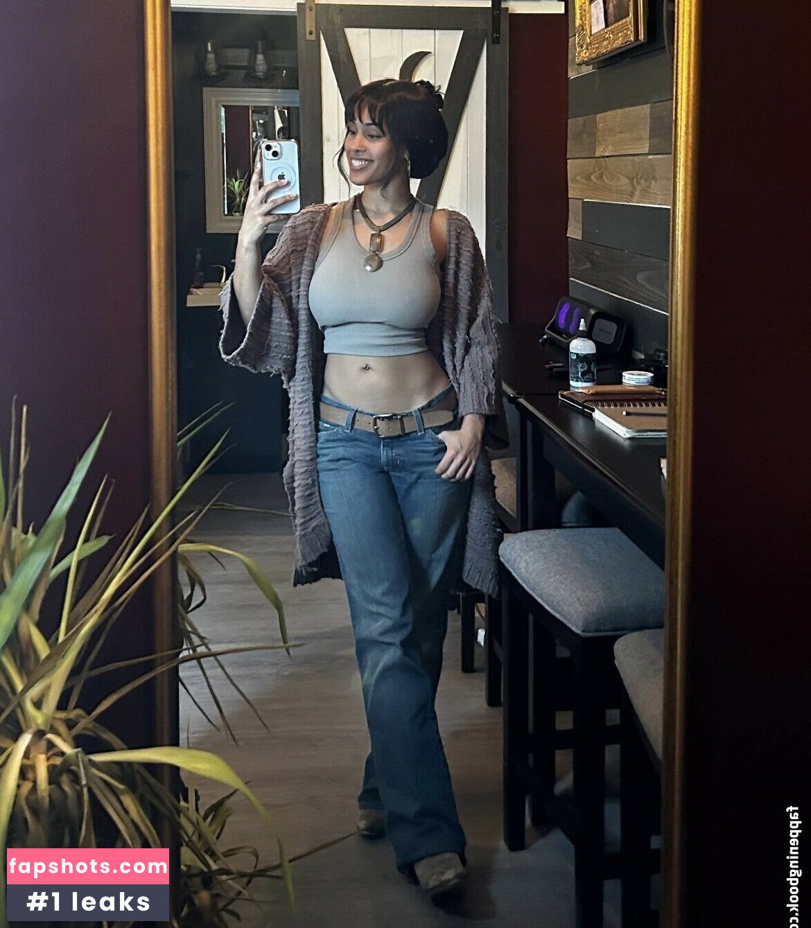 Aaliyeezy gallery photo #6