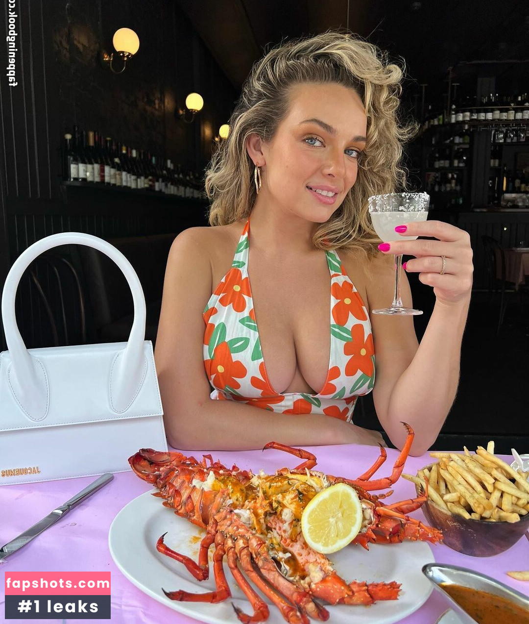 Abbie Chatfield gallery photo #185