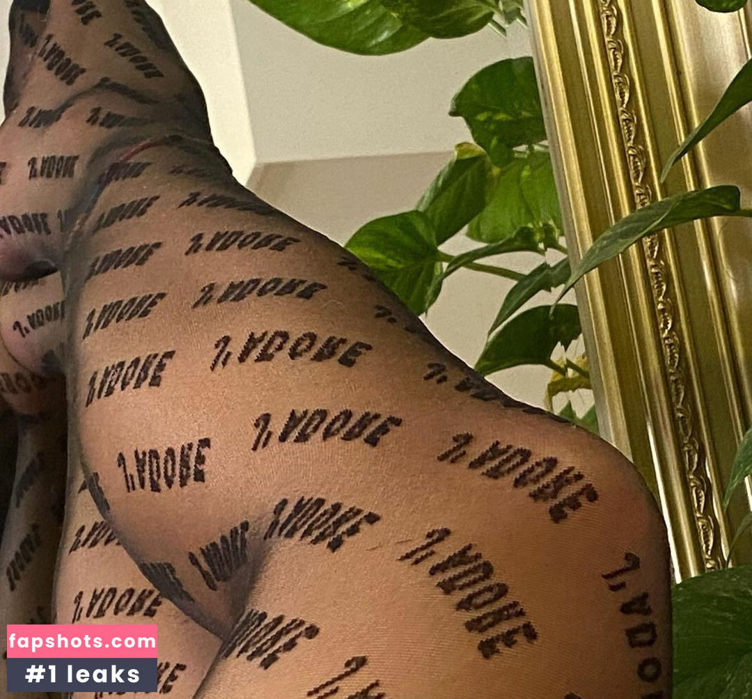 Abbie Chatfield gallery photo #194