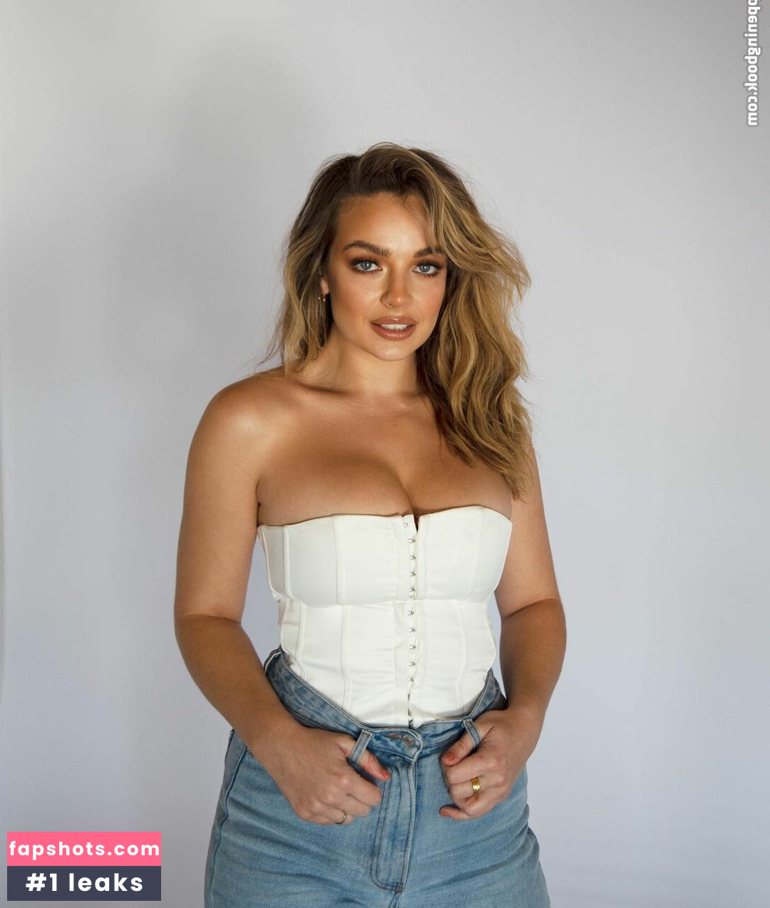 Abbie Chatfield gallery photo #195