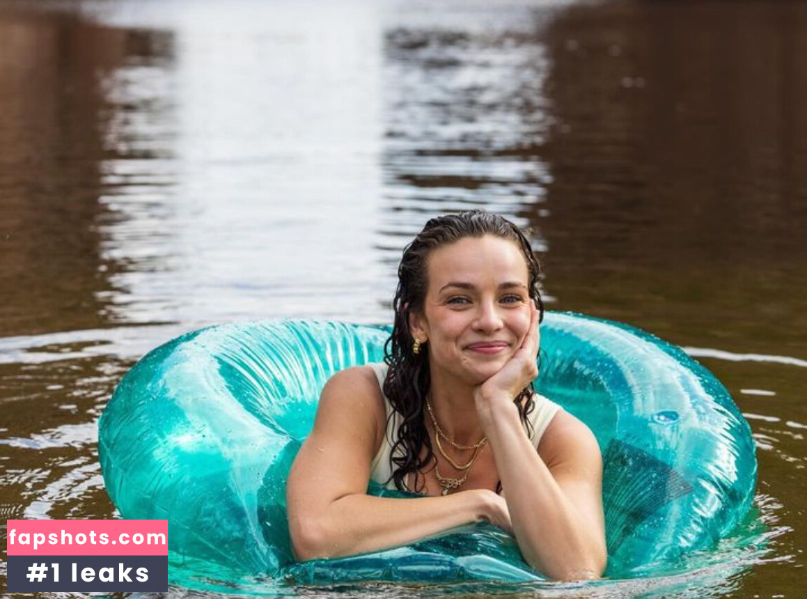 Abbie Chatfield gallery photo #23