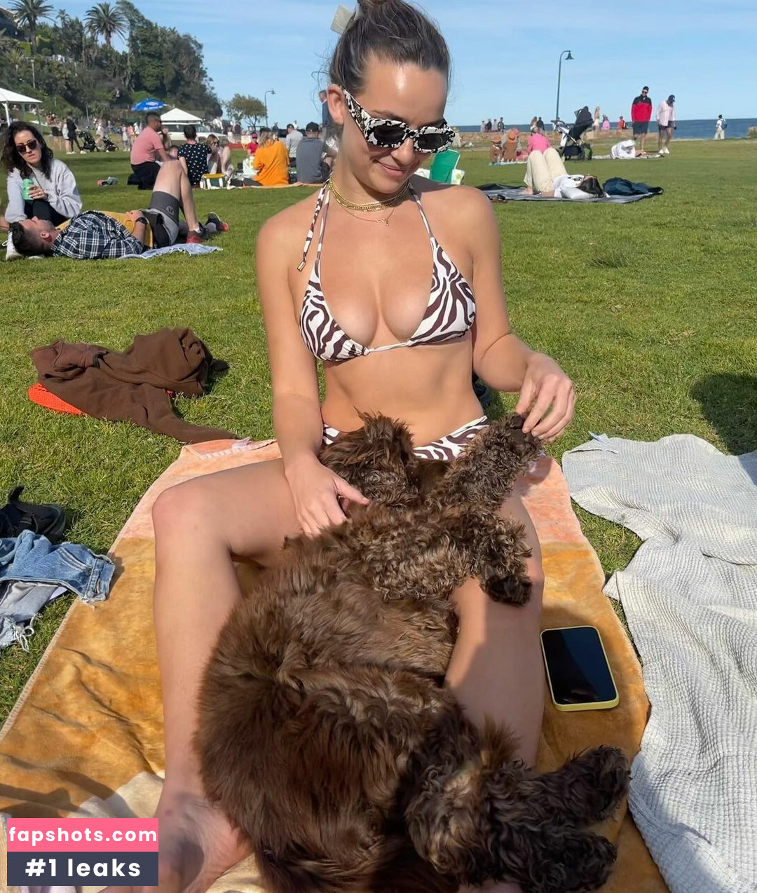 Abbie Chatfield gallery photo #223