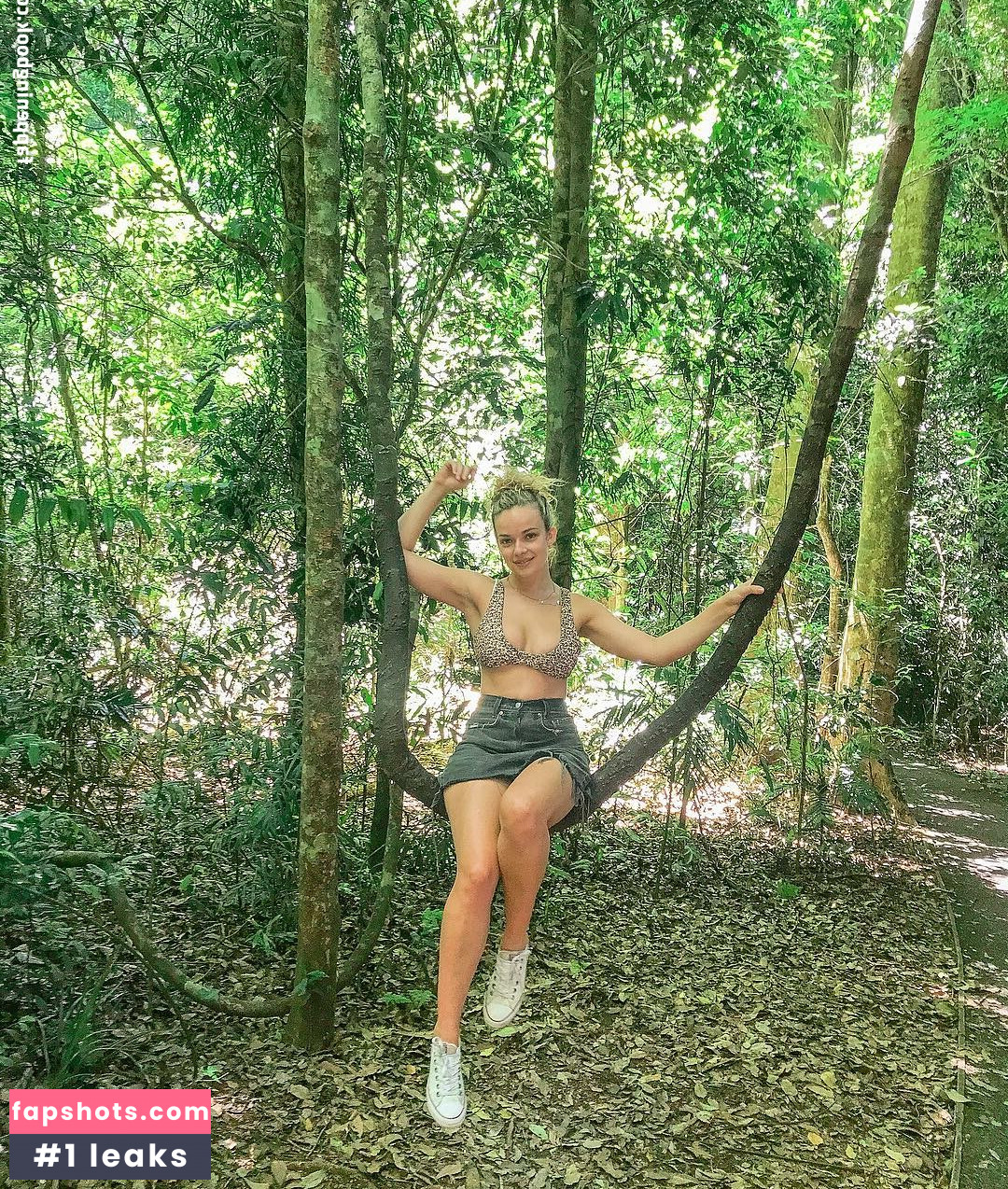 Abbie Chatfield gallery photo #227