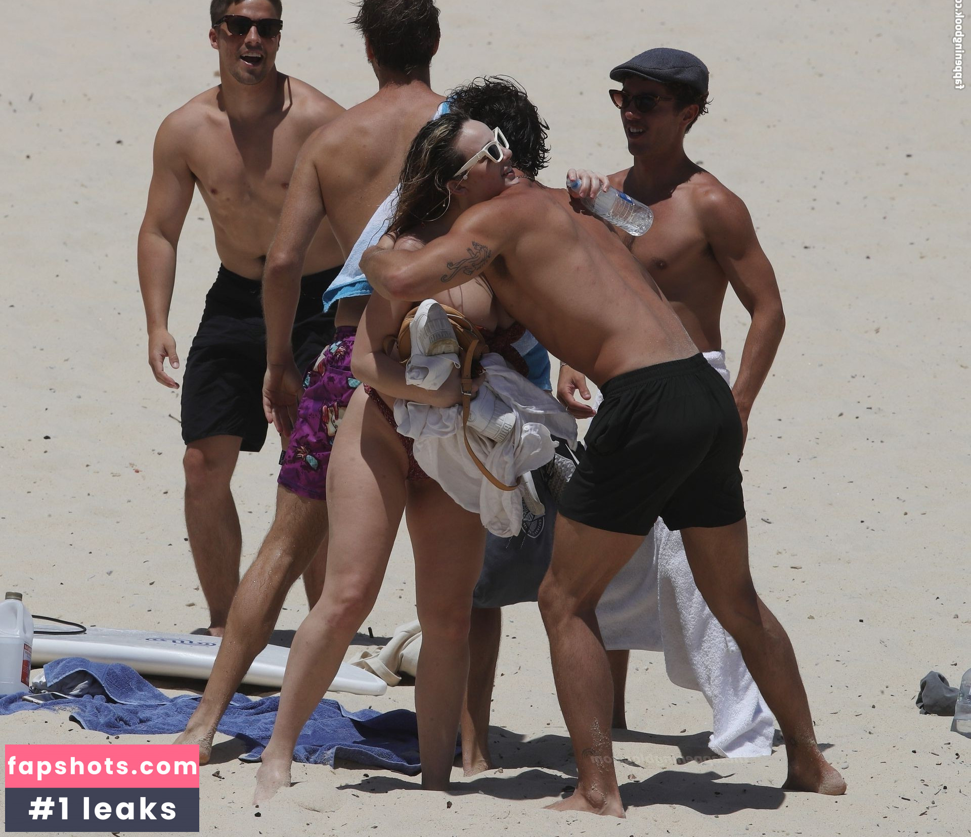 Abbie Chatfield gallery photo #288