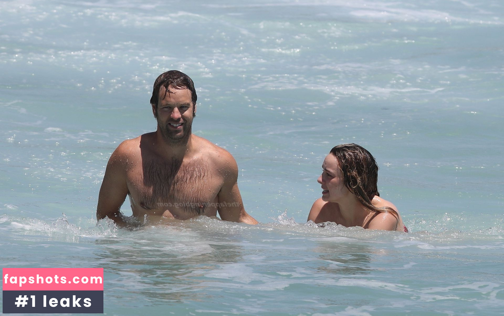 Abbie Chatfield gallery photo #315