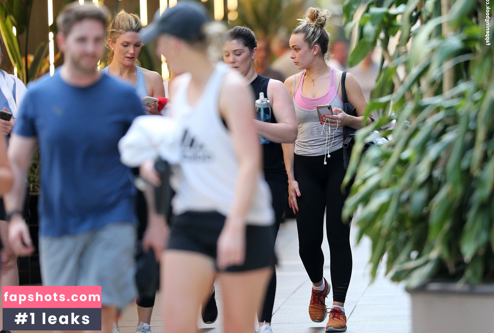 Abbie Chatfield gallery photo #378