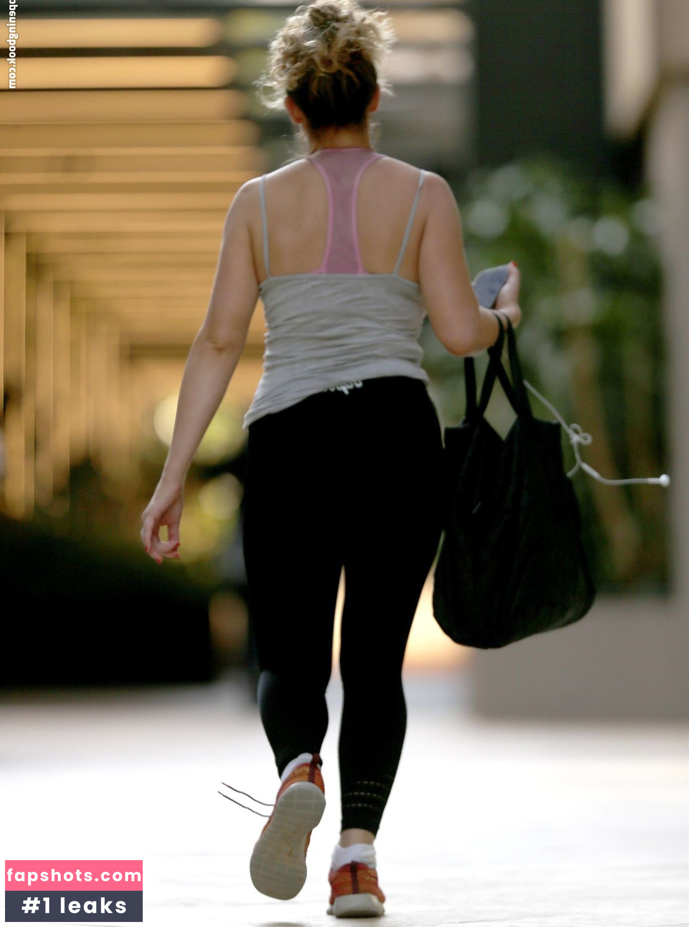 Abbie Chatfield gallery photo #382