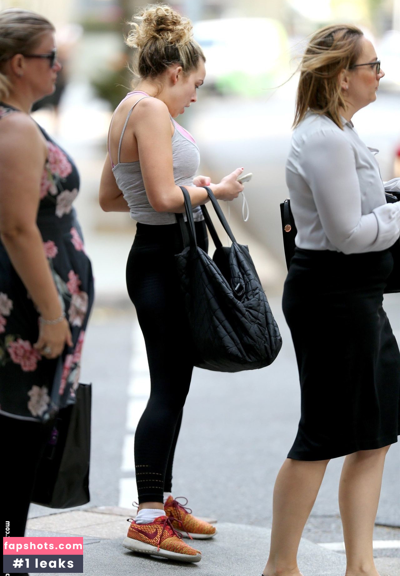 Abbie Chatfield gallery photo #386