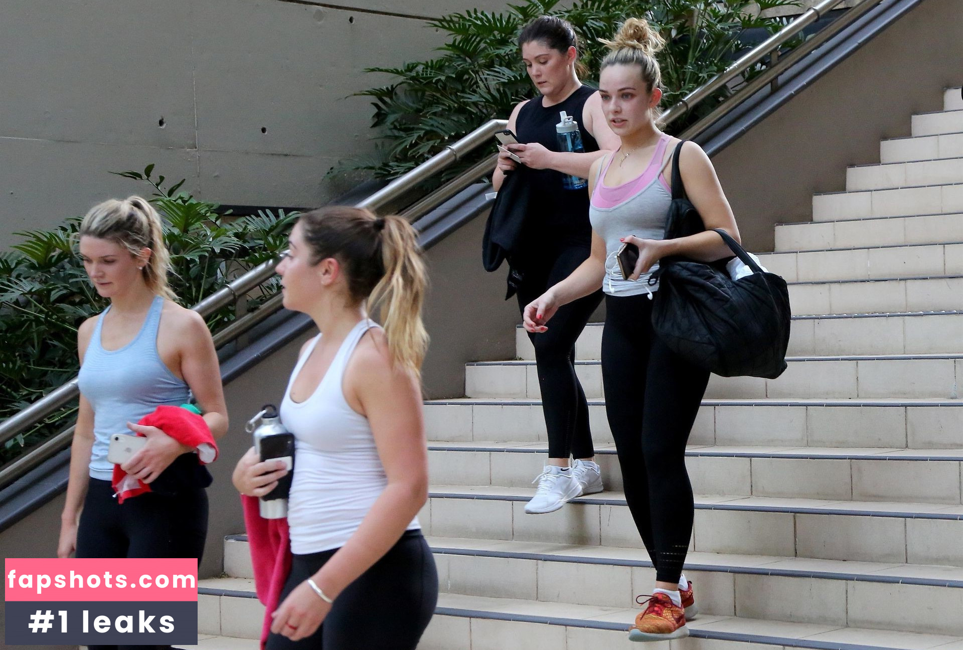 Abbie Chatfield gallery photo #387