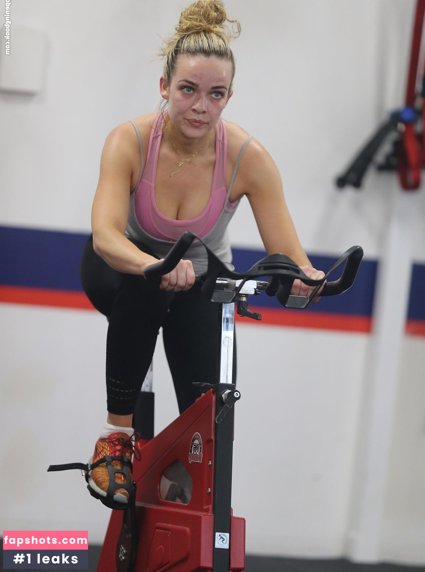 Abbie Chatfield gallery photo #389