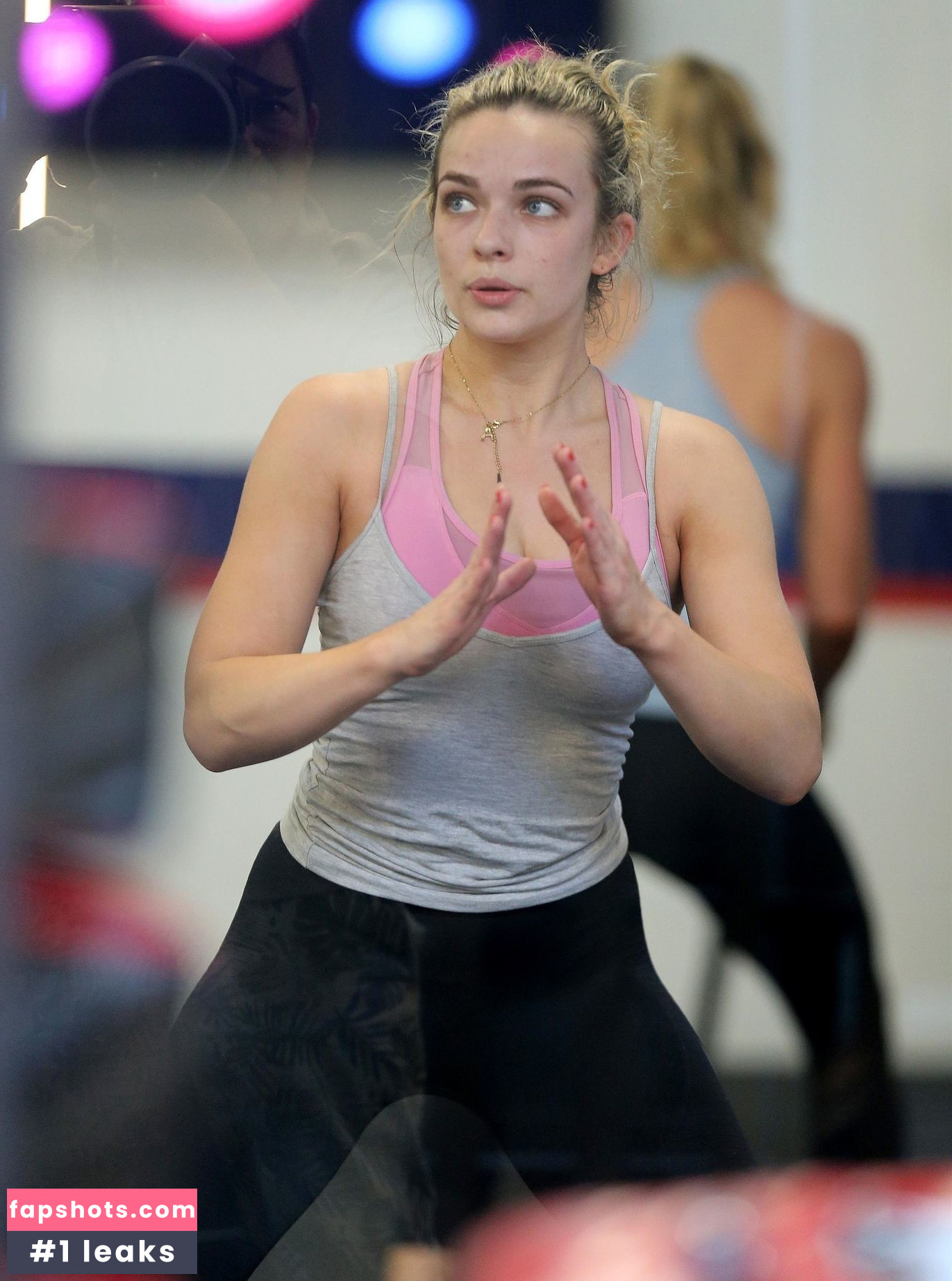 Abbie Chatfield gallery photo #400