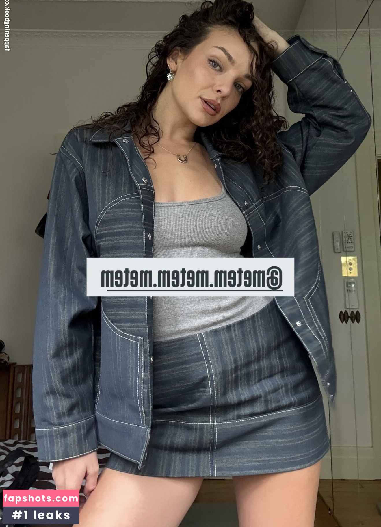 Abbie Chatfield gallery photo #5