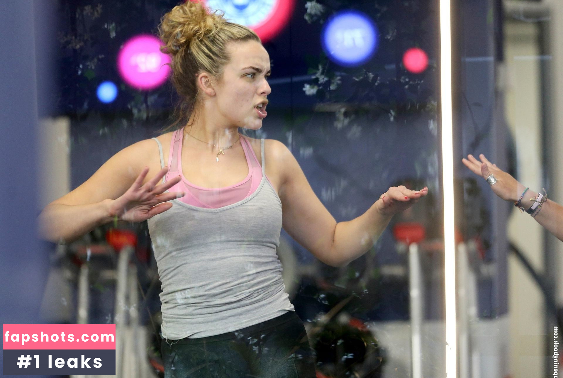 Abbie Chatfield gallery photo #424