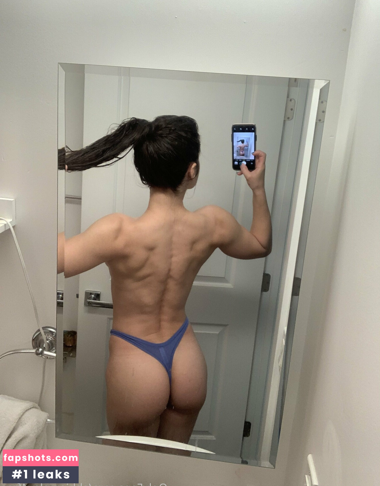 abbiemaley4free nude babe gallery