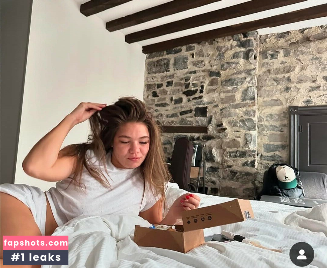 Abby Anderson gallery photo #31