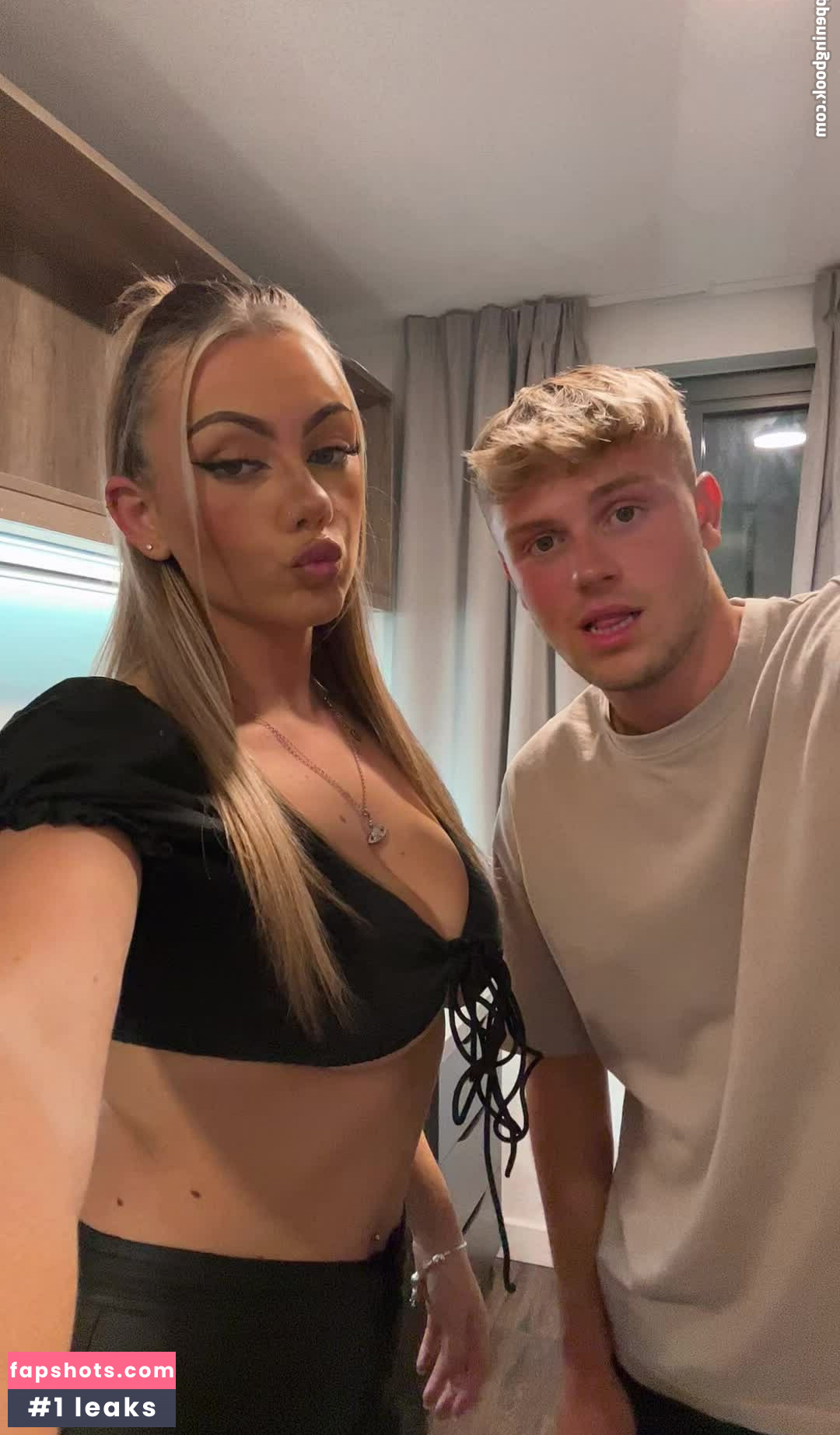 Abi Greasley nude babe gallery