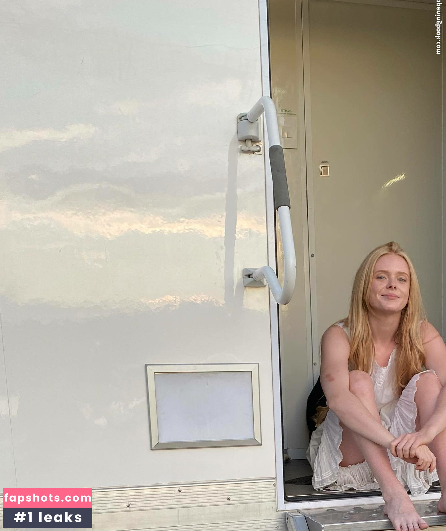 Abigail Cowan Nude Leaks OnlyFans Photos #5 - LeakJerk