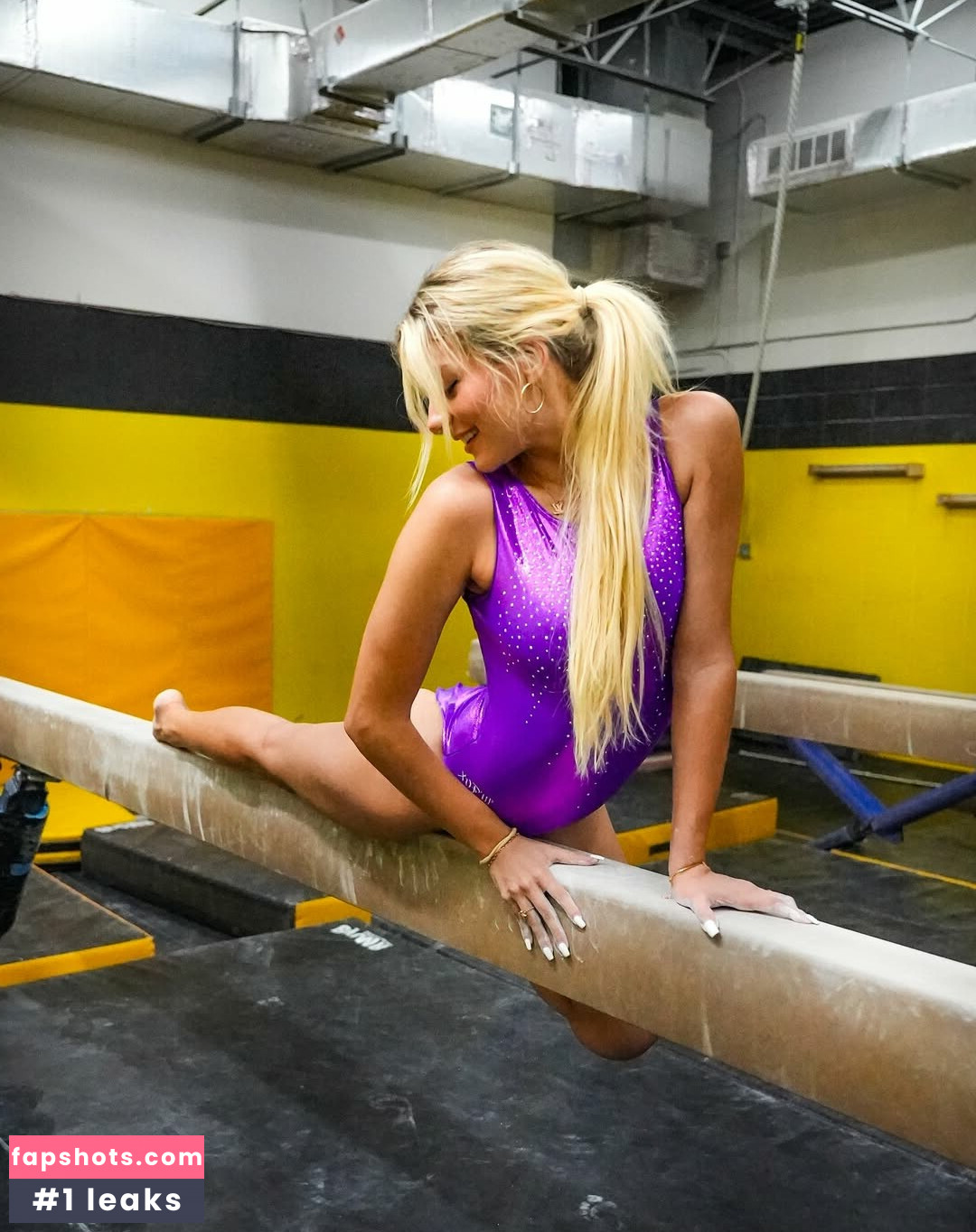 Abigail Lutz gallery photo #31