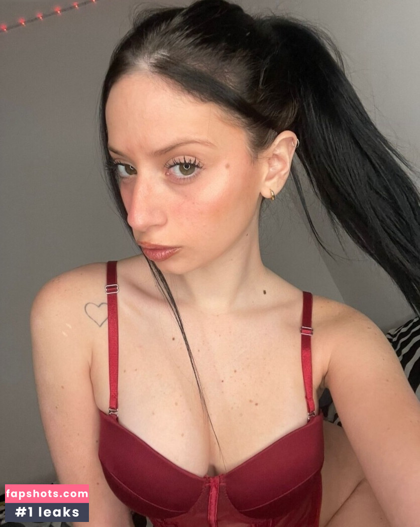 Abigail Lux gallery photo #16