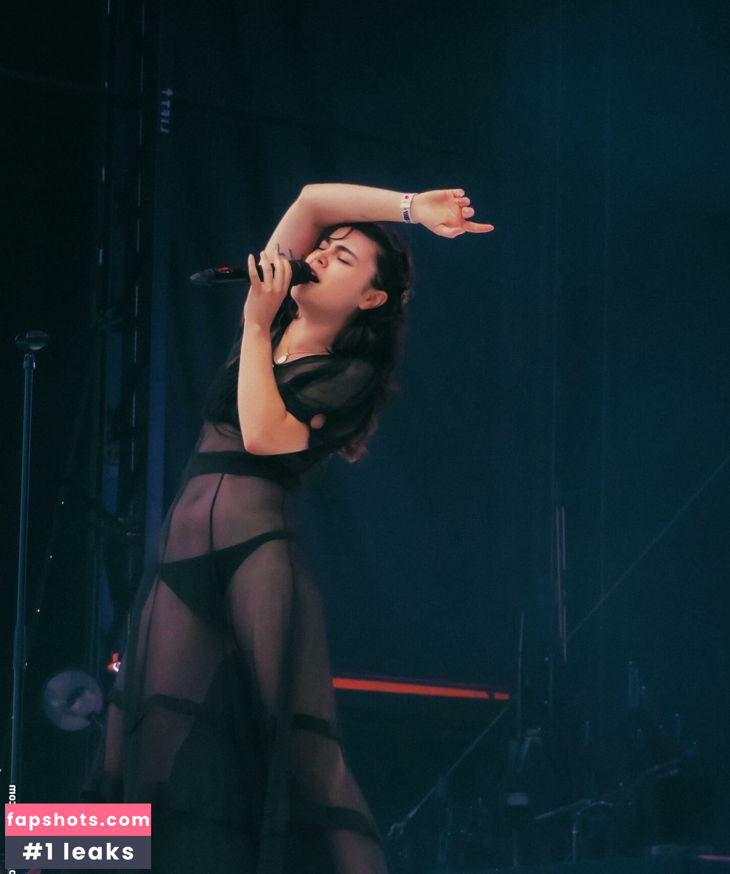 Abigail Morris gallery photo #23