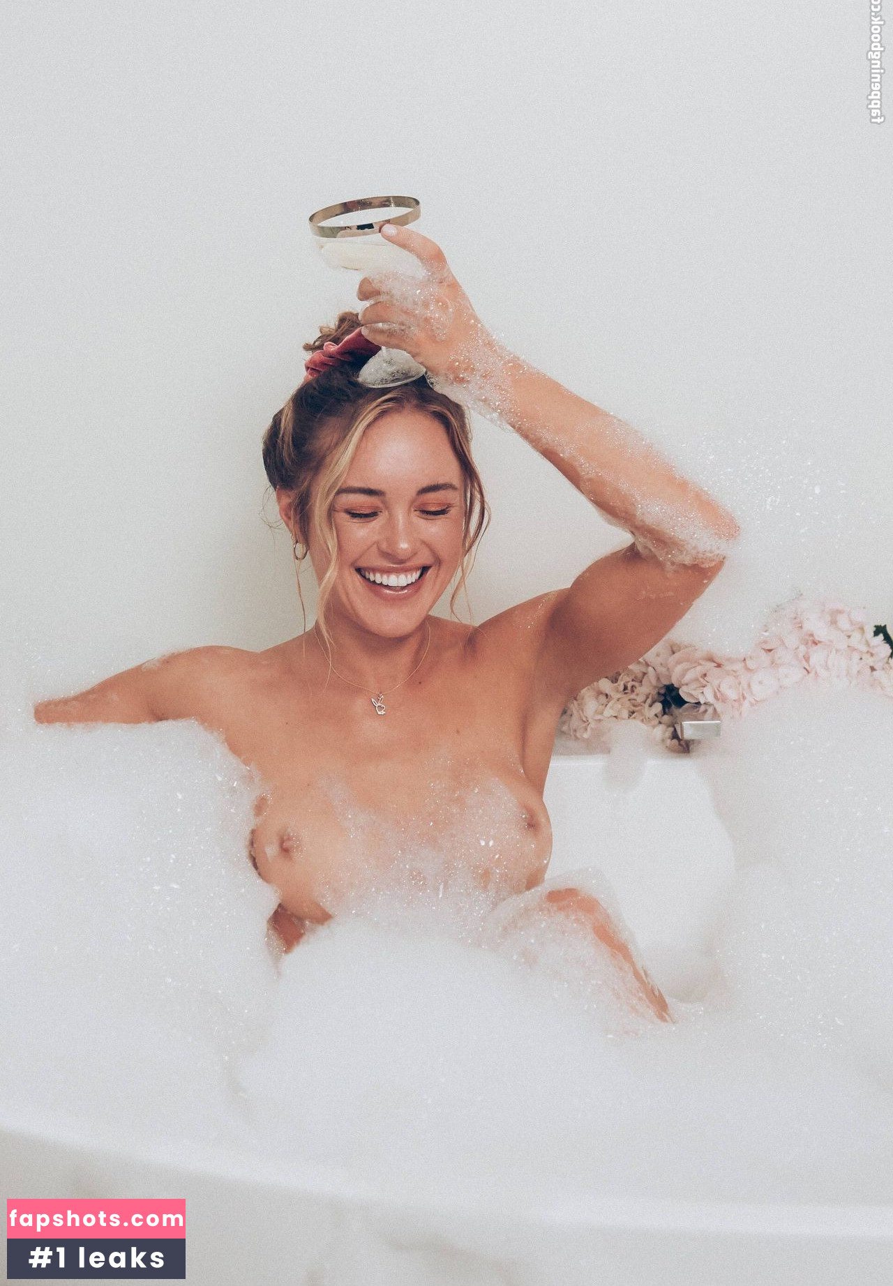 Abigail O'Neill gallery photo #98