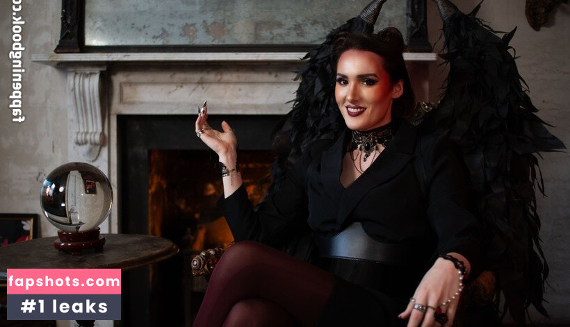 Abigail Thorn gallery photo #2