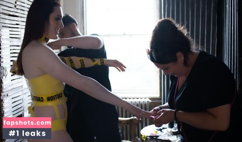 Abigail Thorn gallery photo #4