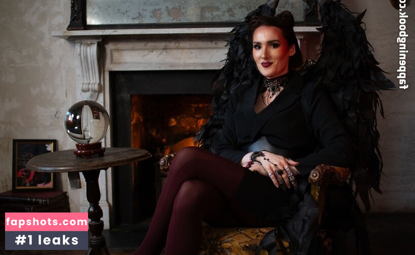 Abigail Thorn gallery photo #10