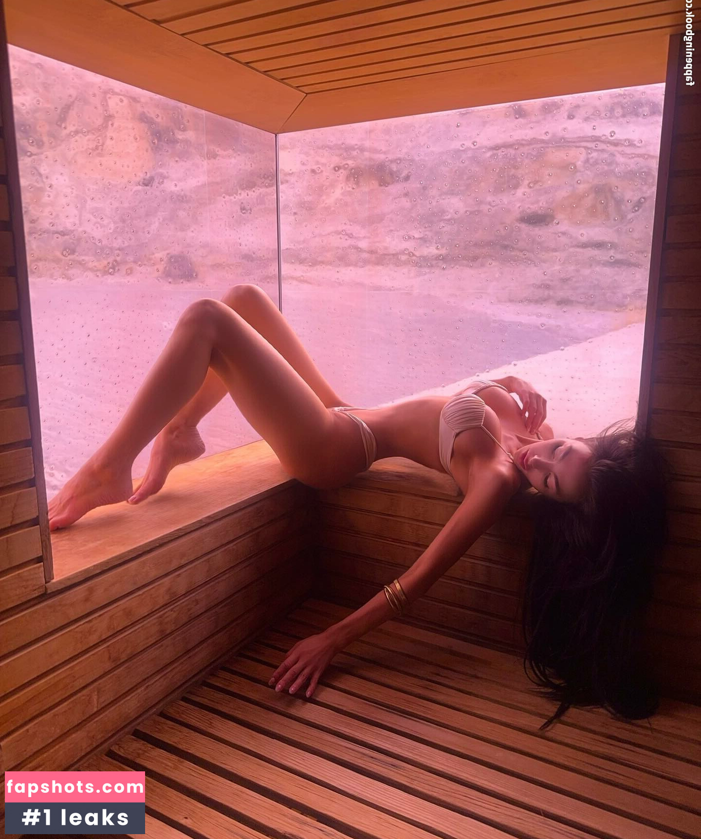 actually_lia gallery photo #3