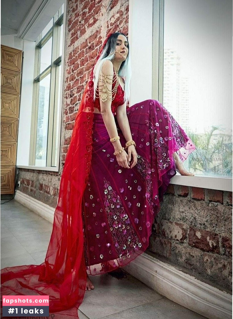 Adah Sharma gallery photo #17