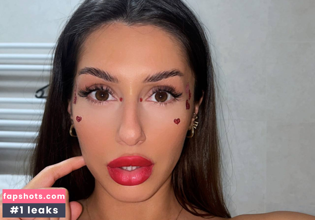 Adalline gallery photo #31