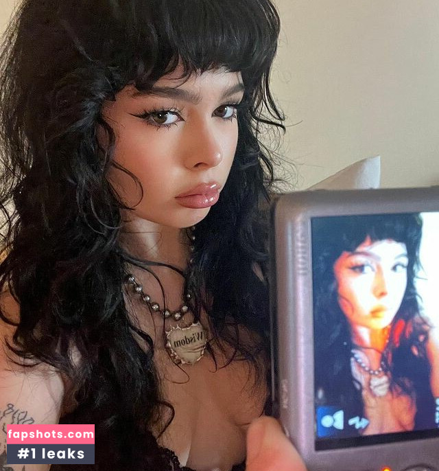 Addison Riecke gallery photo #3