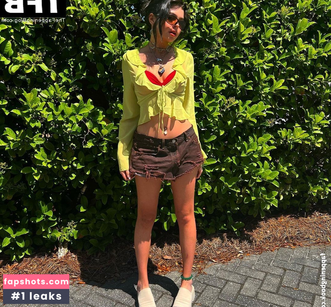 Addison Riecke gallery photo #22