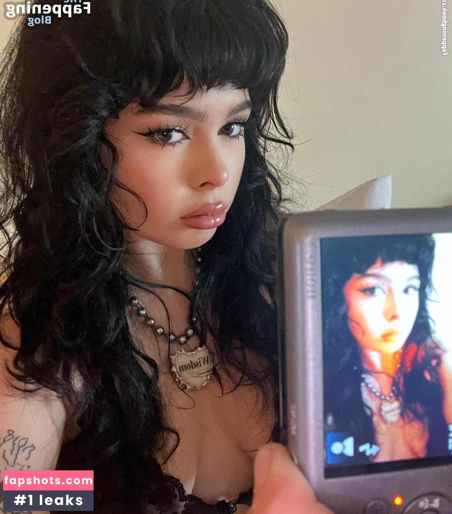 Addison Riecke gallery photo #5