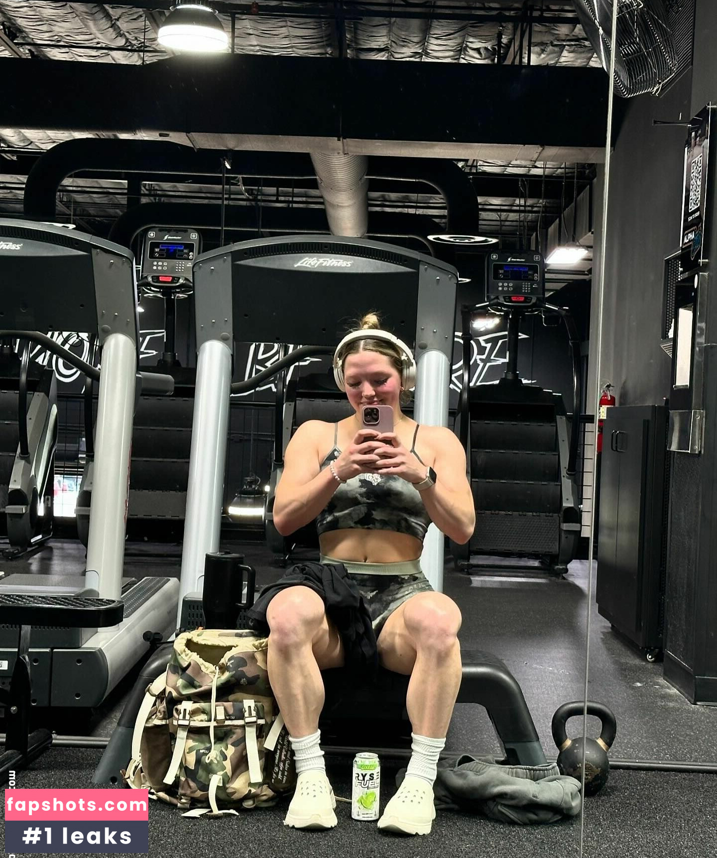 Addison Shields nude babe gallery