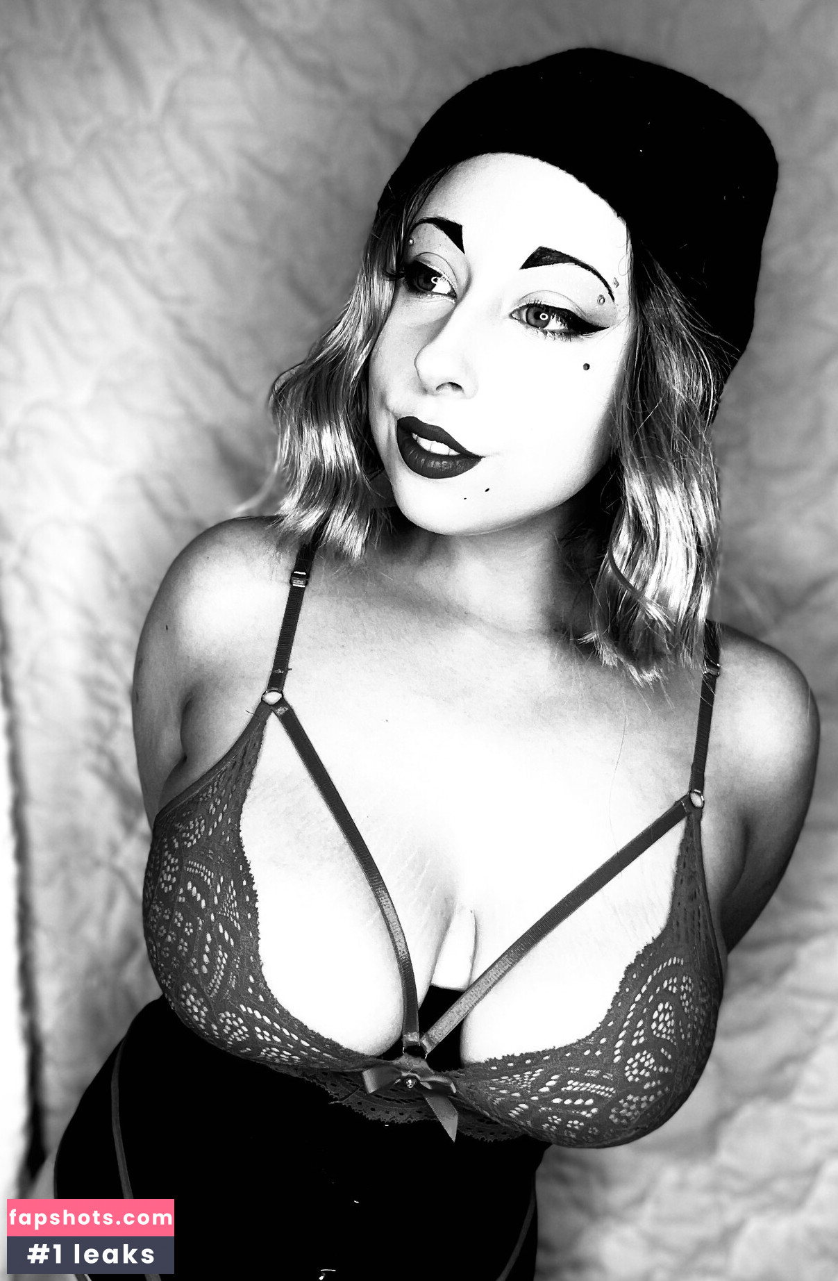 Adelayarmstrong gallery photo #18