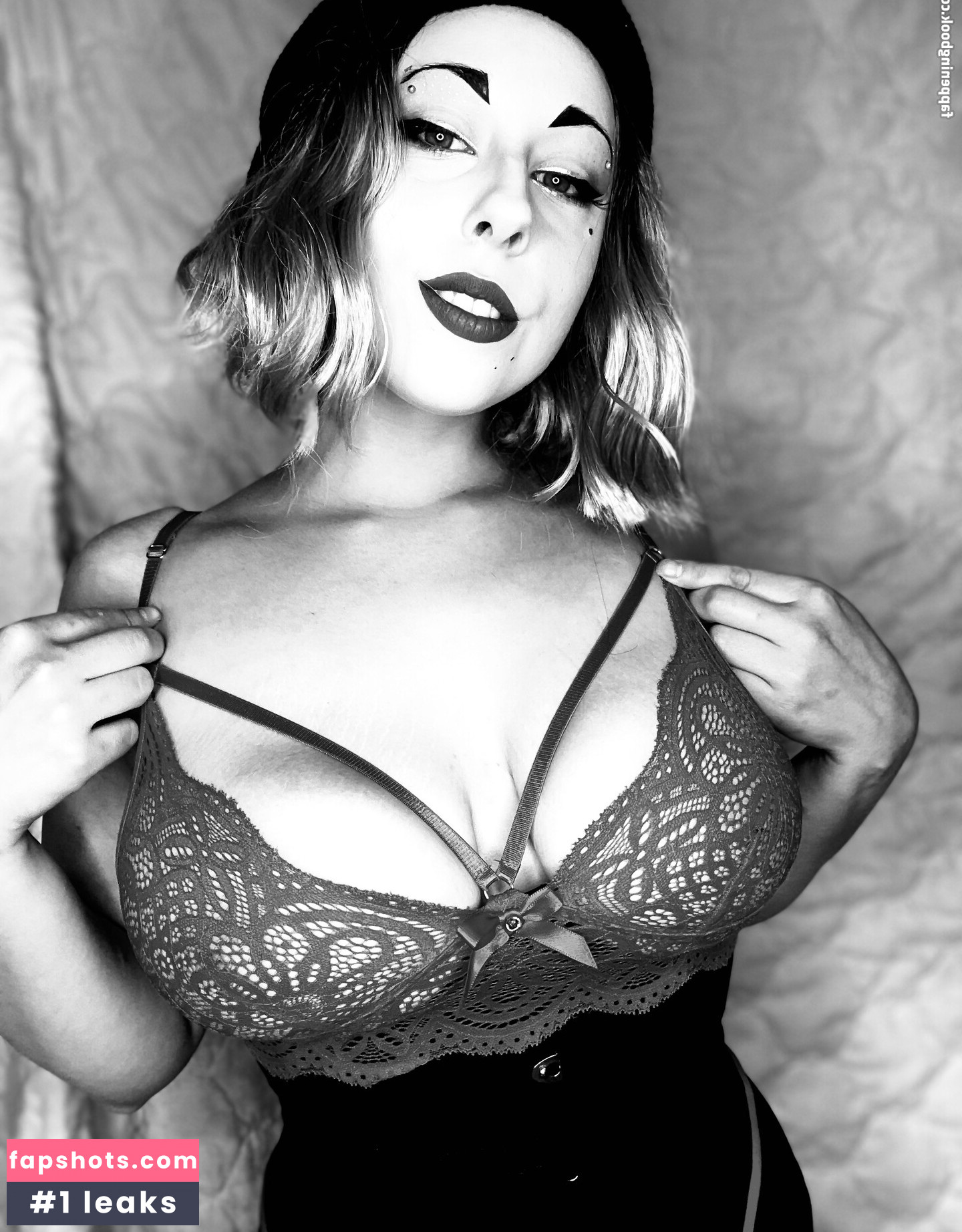 Adelayarmstrong gallery photo #20