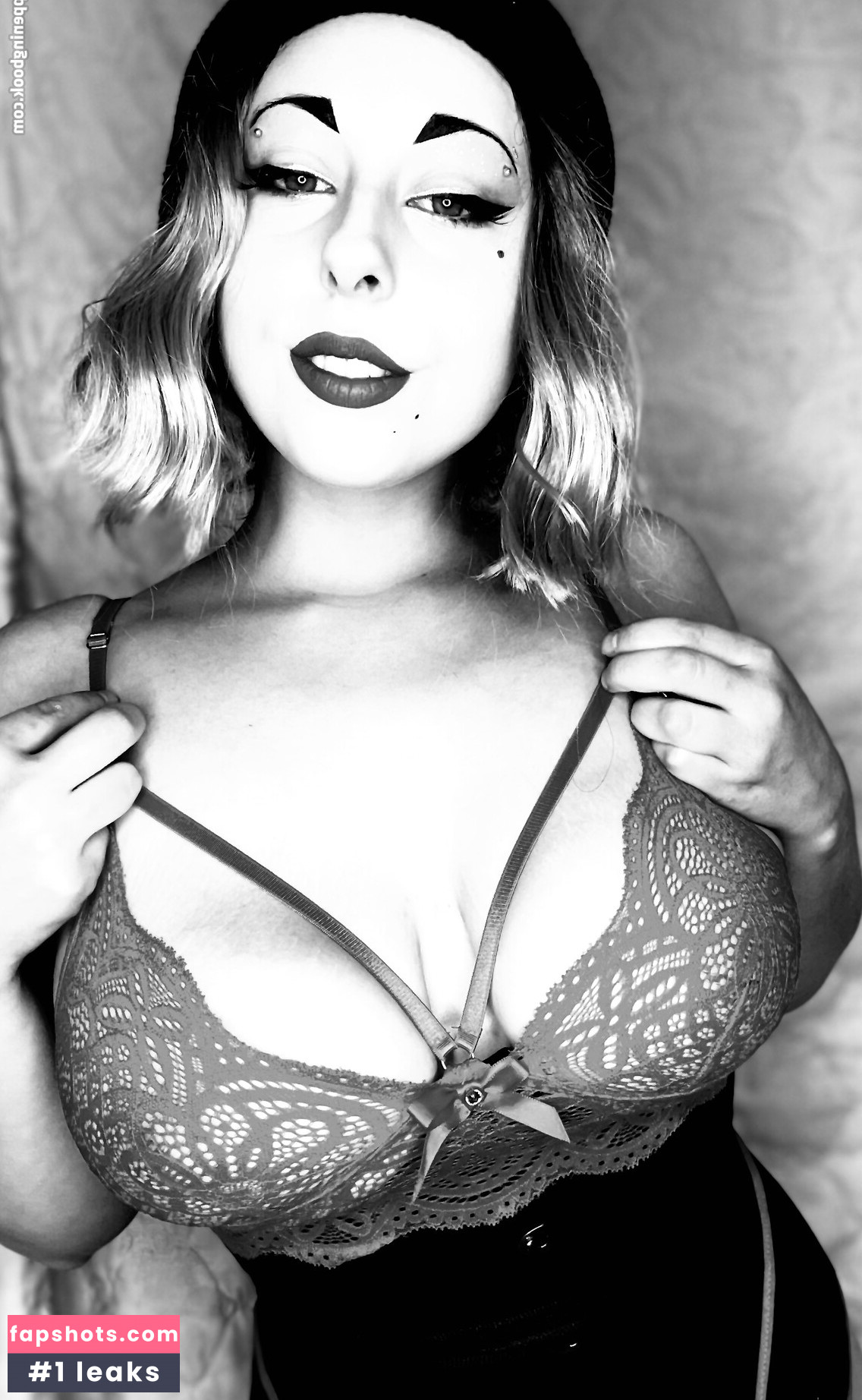 Adelayarmstrong nude babe gallery