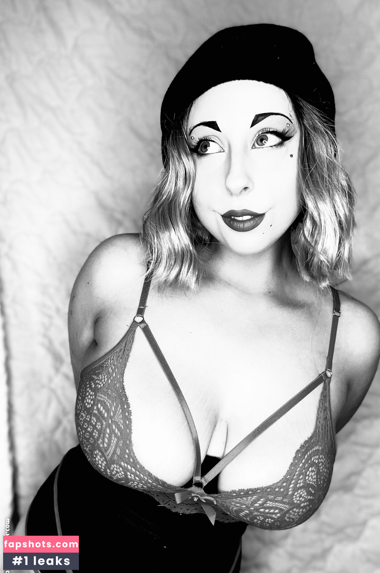 Adelayarmstrong gallery photo #8