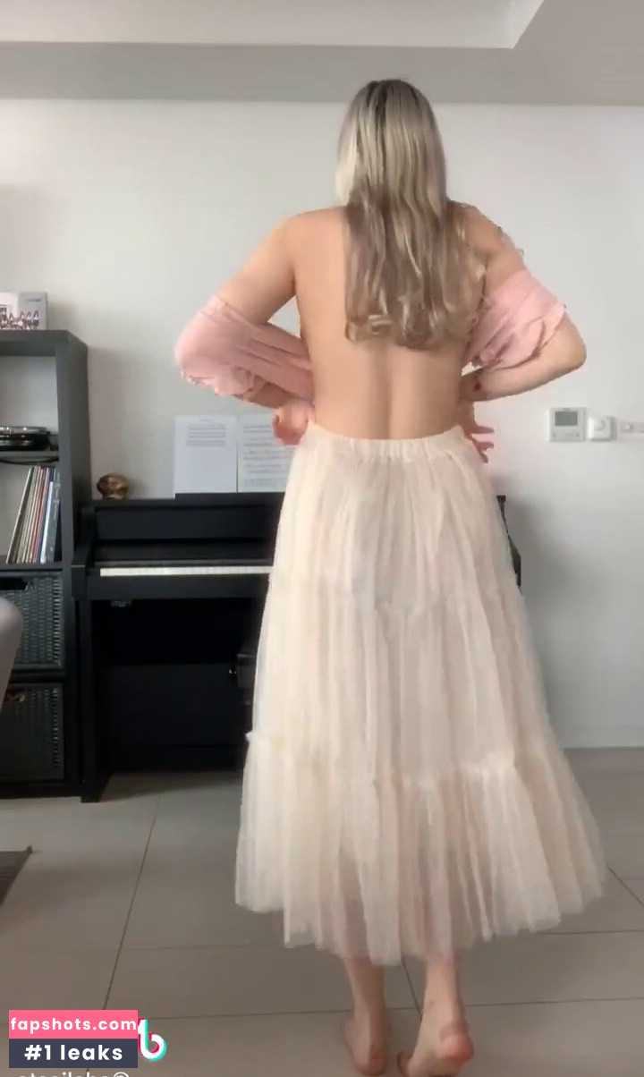 Adele Cooper gallery photo #23