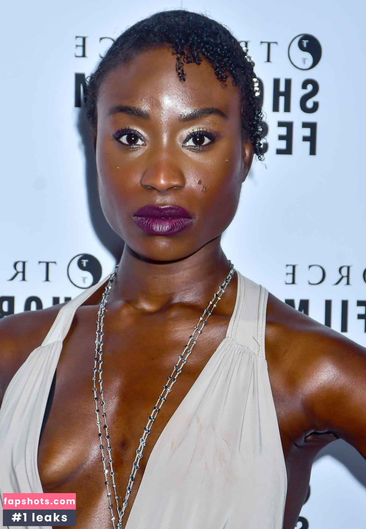 Adele Oni gallery photo #13