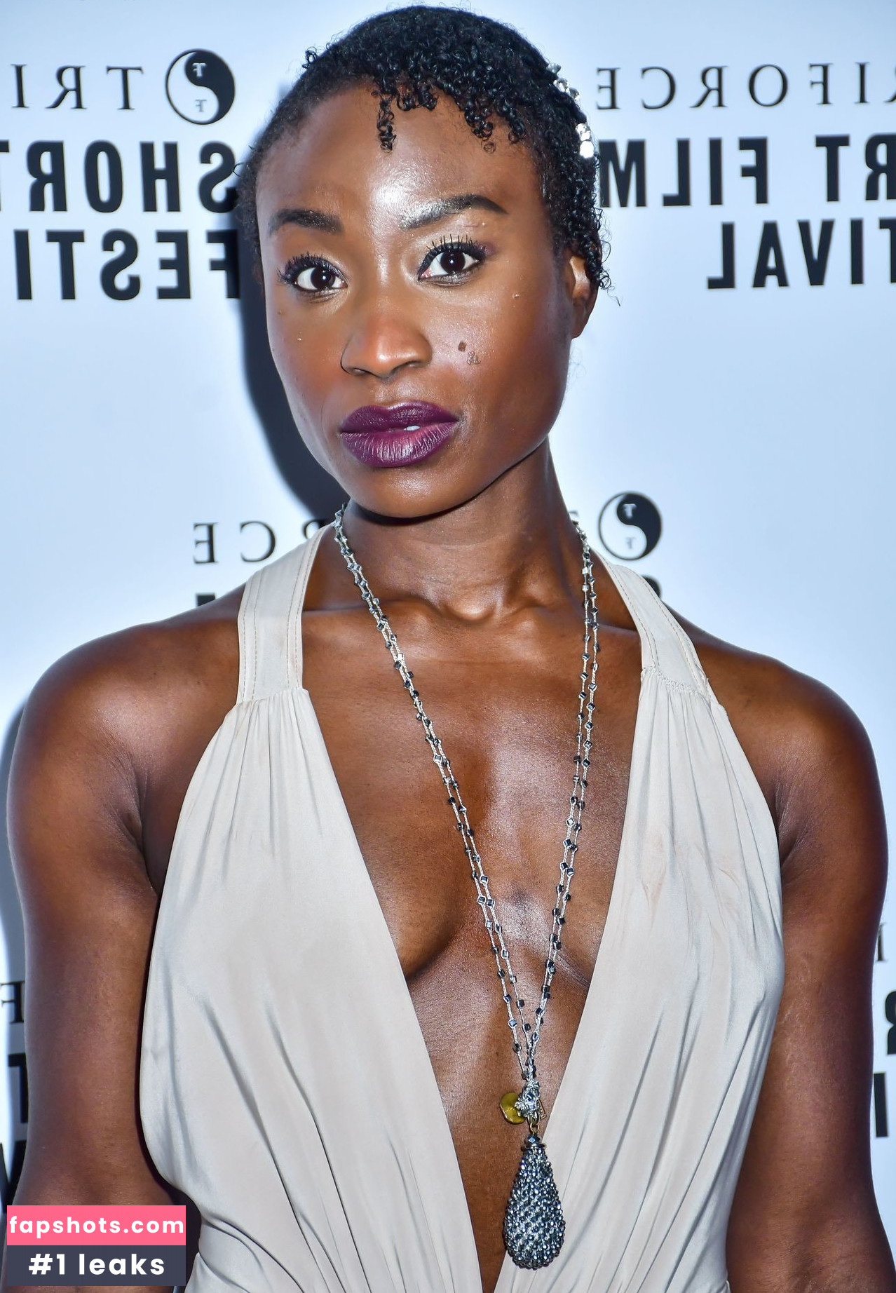 Adele Oni gallery photo #19