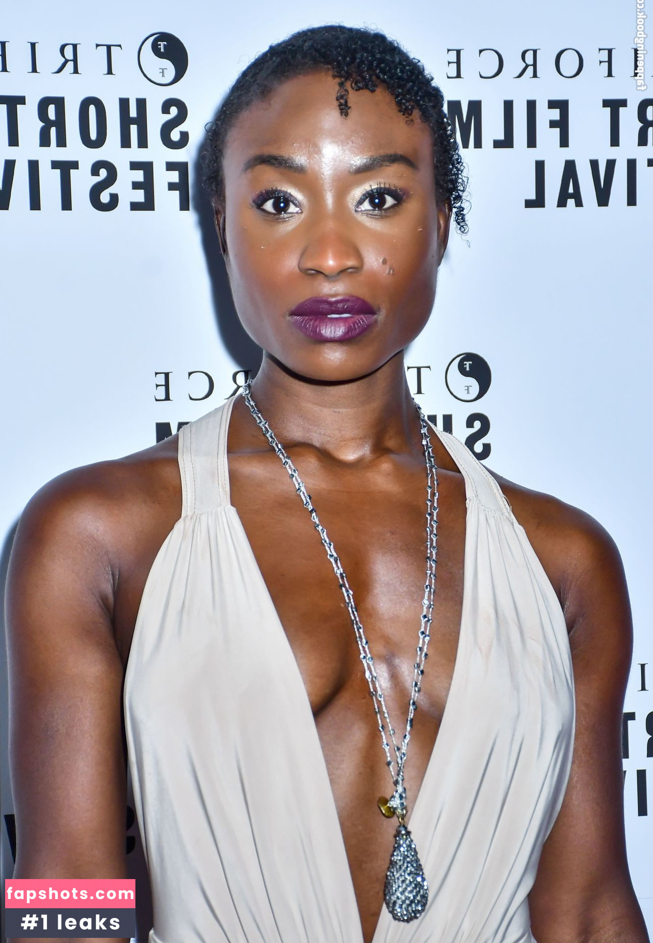 Adele Oni gallery photo #20