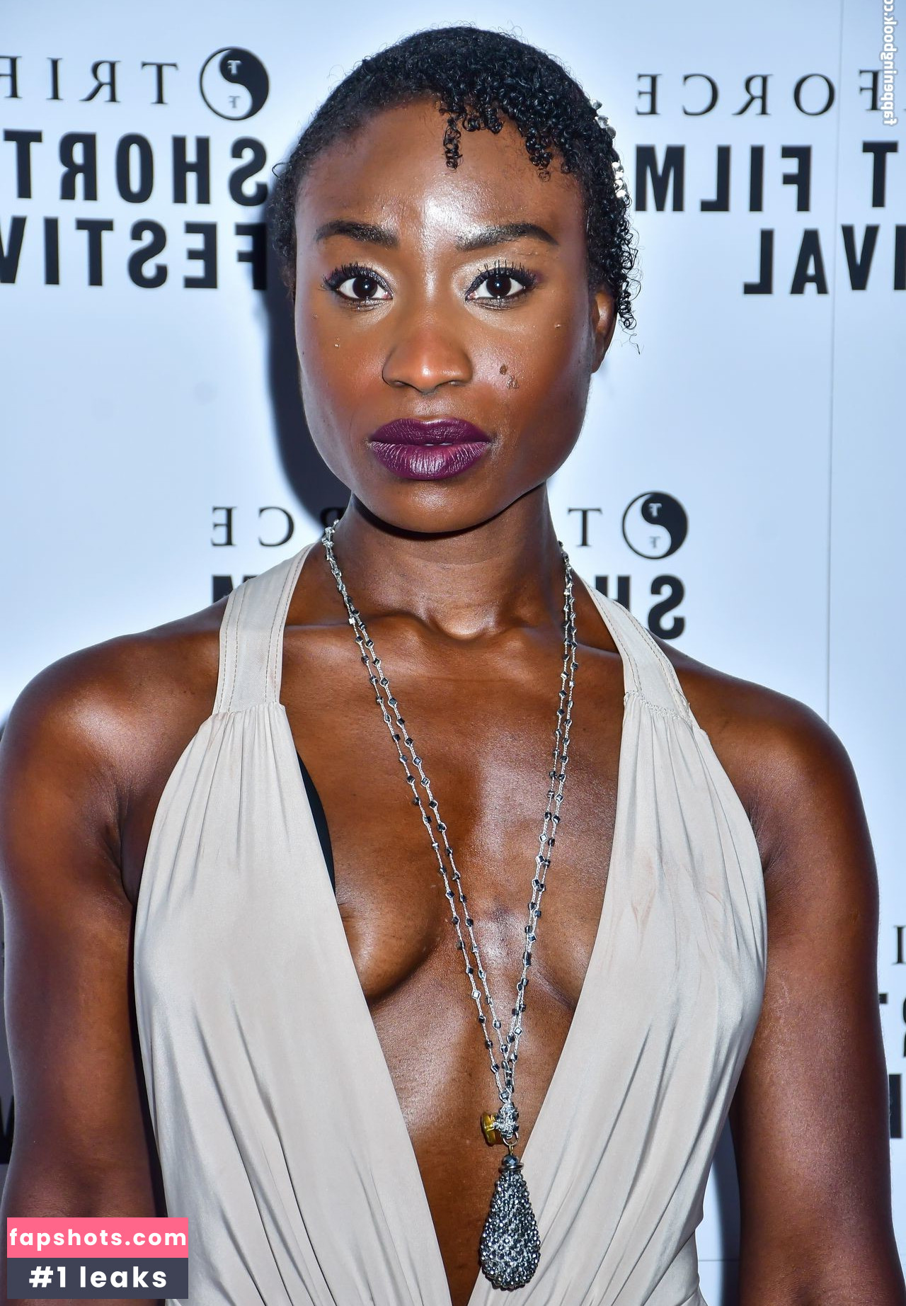 Adele Oni gallery photo #10