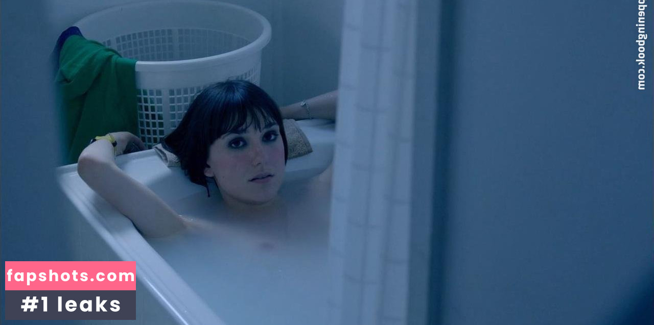 Adele Perovic gallery photo #6