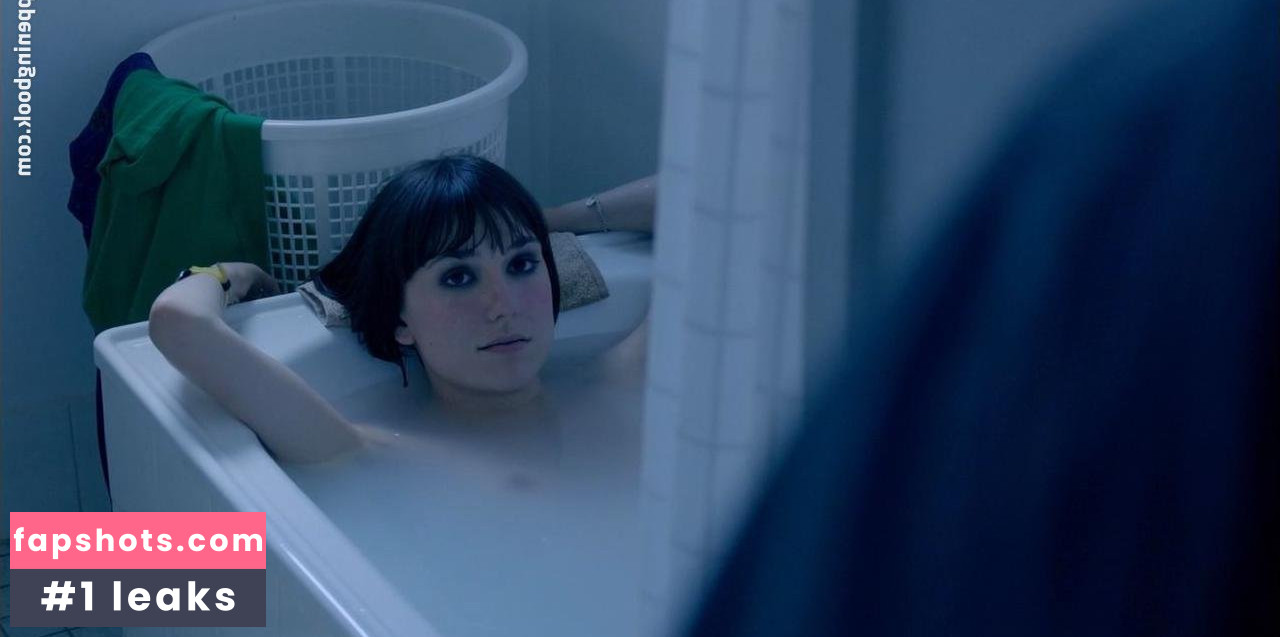 Adele Perovic gallery photo #10