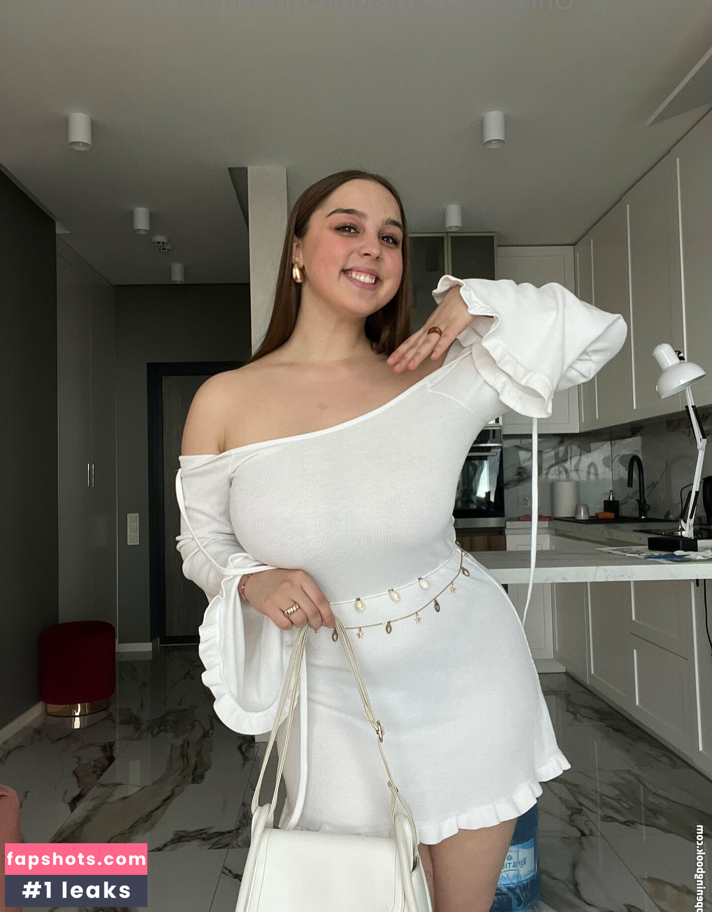 adele-queen-boobs gallery photo #10